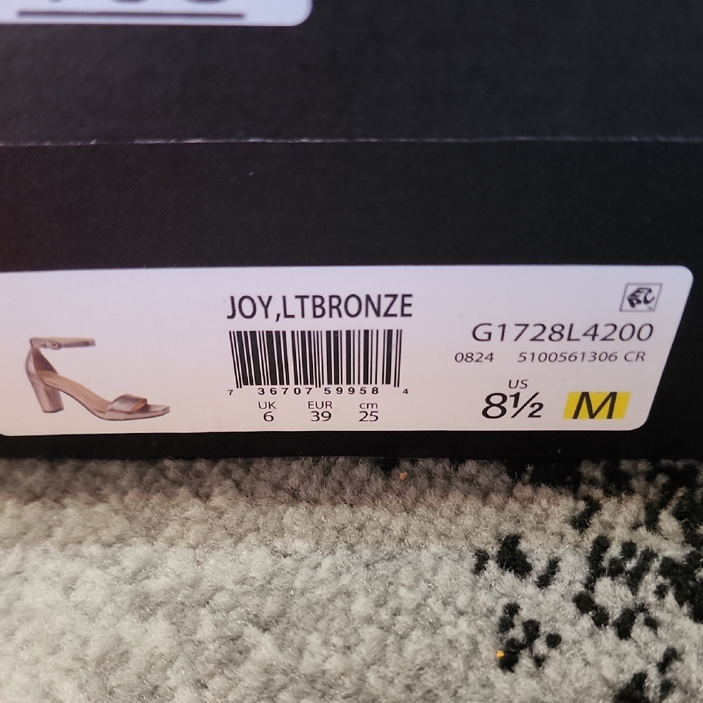 Chic Gold Block Heel Sandals - Picture 2 of 9